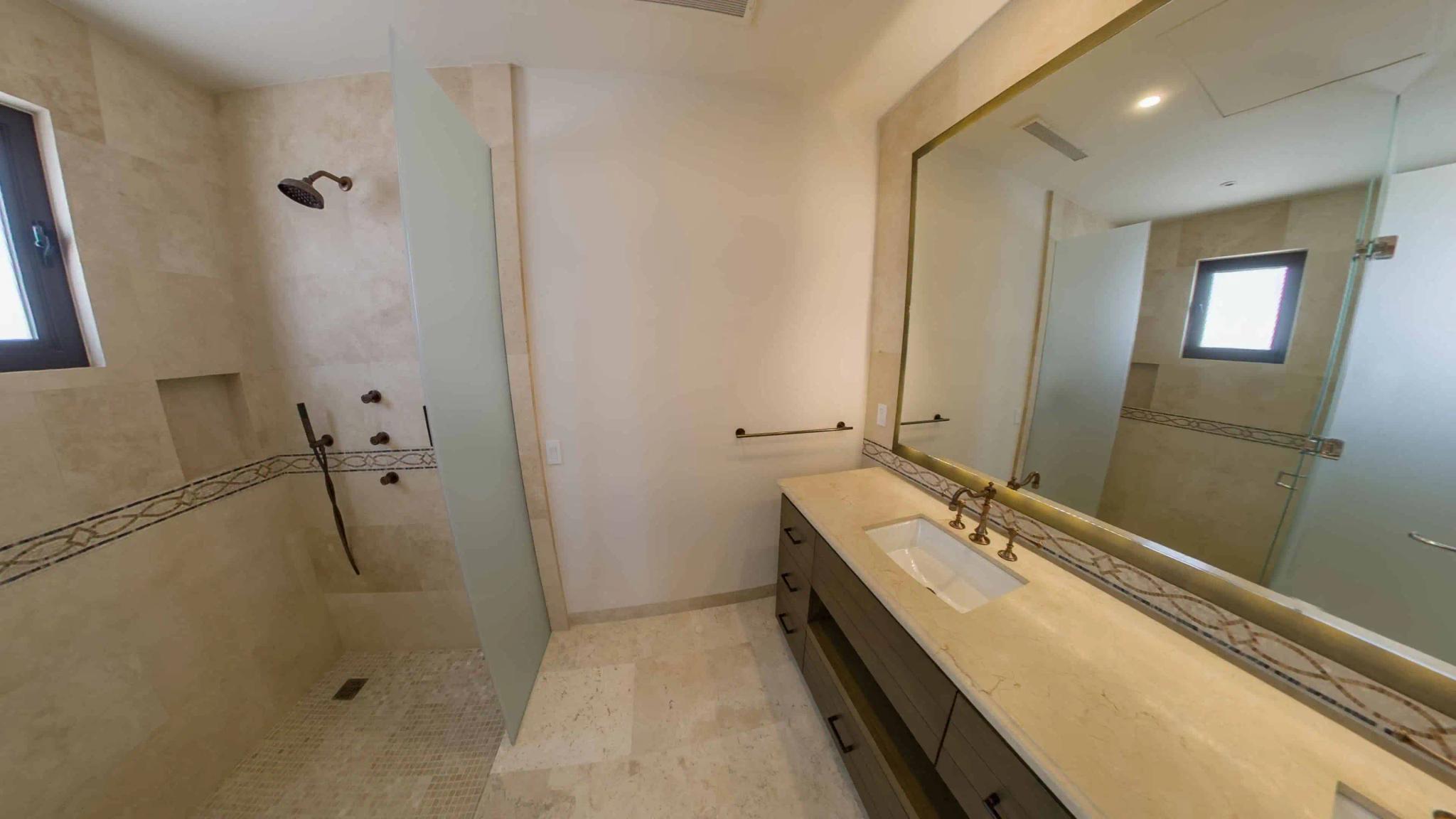 06villa_quivira_los_cabos_coronado_villa32_bathroom_bedroom1_1_ae6d4ac67c